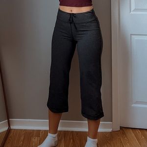 Lululemon cropped wide leg pants - size 6